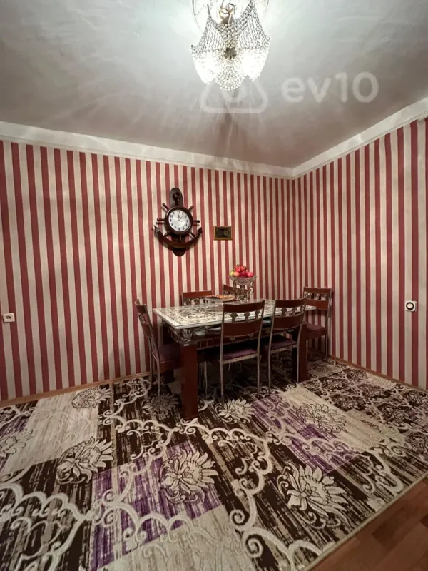 Satılır 4 otaqlı köhnə tikili 122 m²