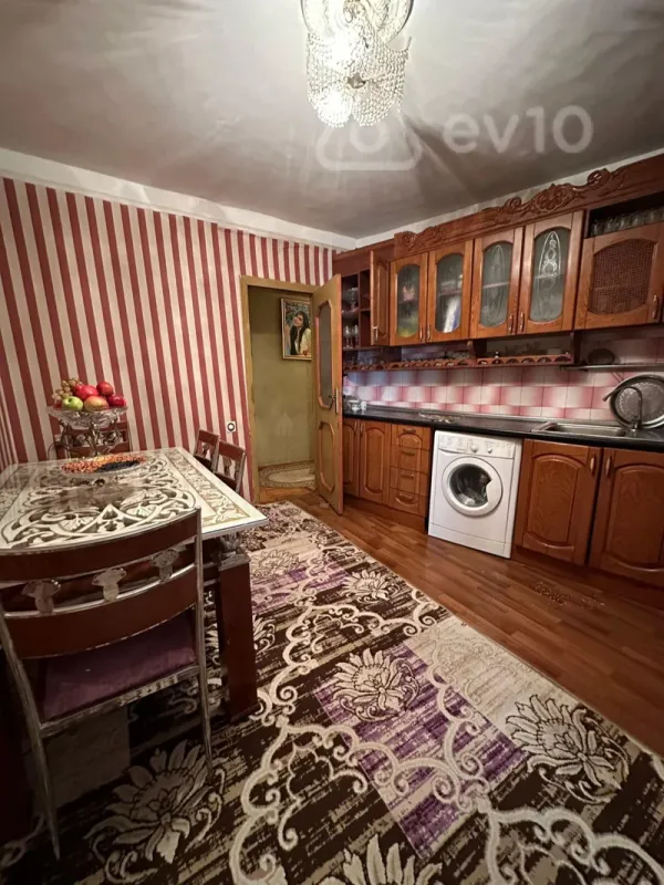 Satılır 4 otaqlı köhnə tikili 122 m²