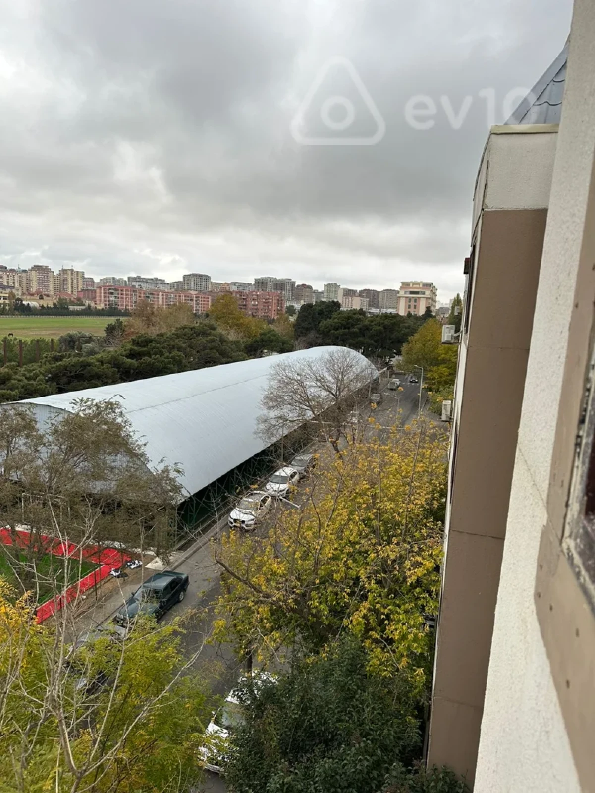 Satılır 4 otaqlı köhnə tikili 122 m²