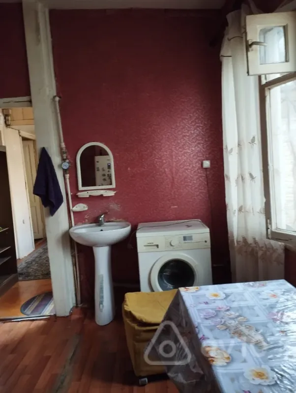 Kirayə verilir 3 otaqlı köhnə tikili 90 m²