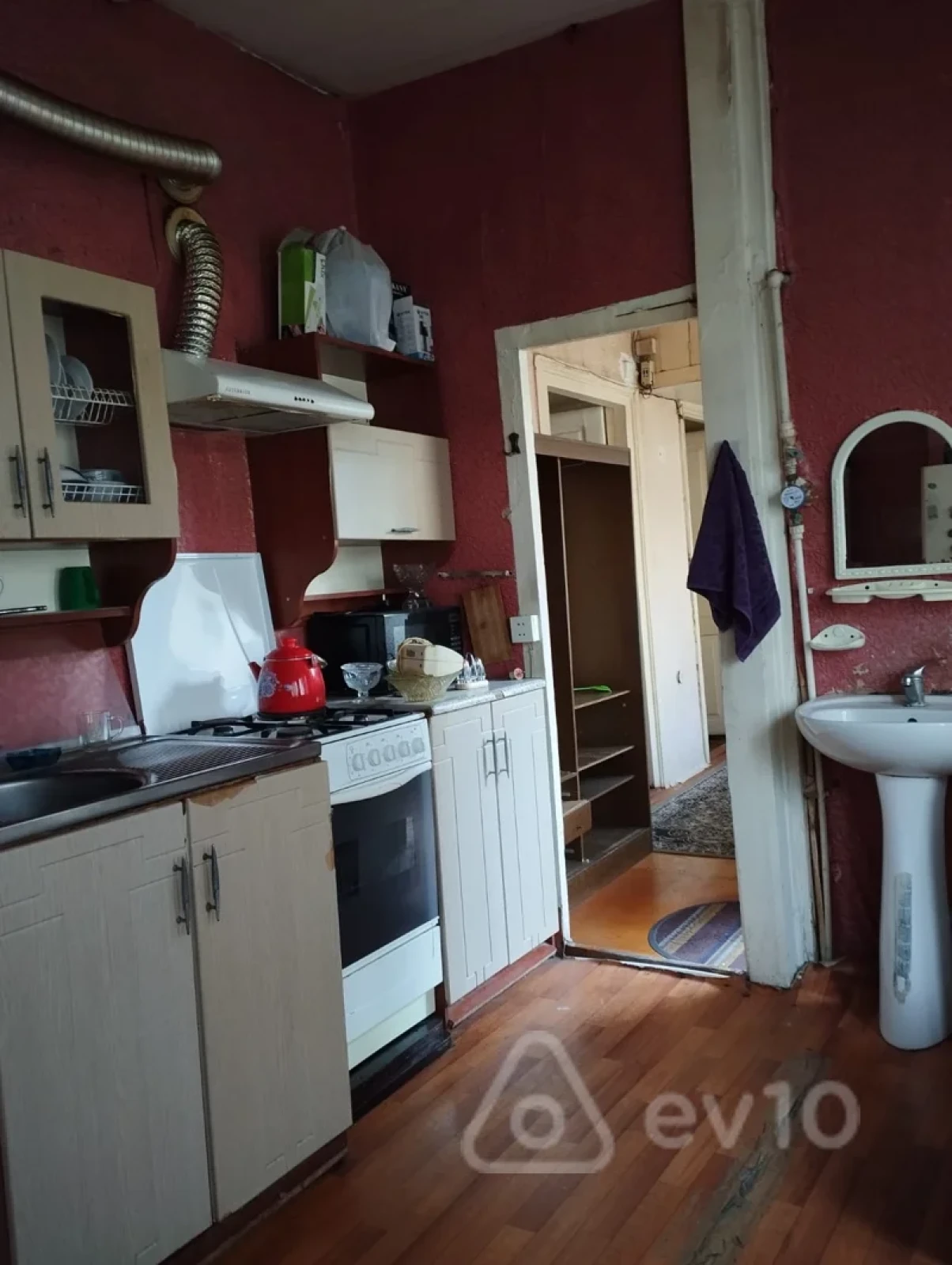 Kirayə verilir 3 otaqlı köhnə tikili 90 m²