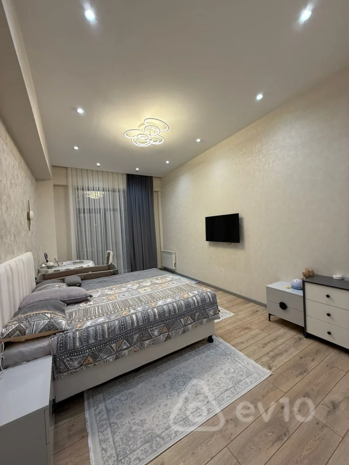 Kirayə verilir 2 otaqlı yeni tikili 90 m²