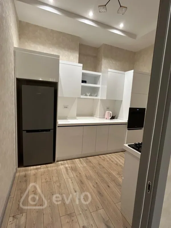 Kirayə verilir 2 otaqlı yeni tikili 90 m²