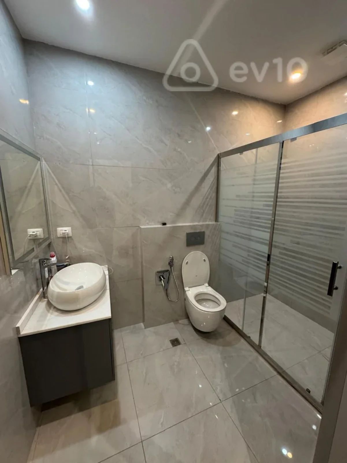 Kirayə verilir 2 otaqlı yeni tikili 90 m²