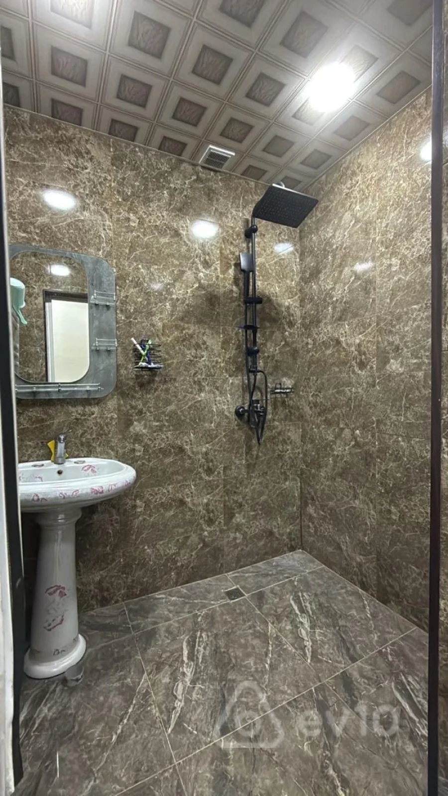 Kirayə verilir 3 otaqlı köhnə tikili 75 m²