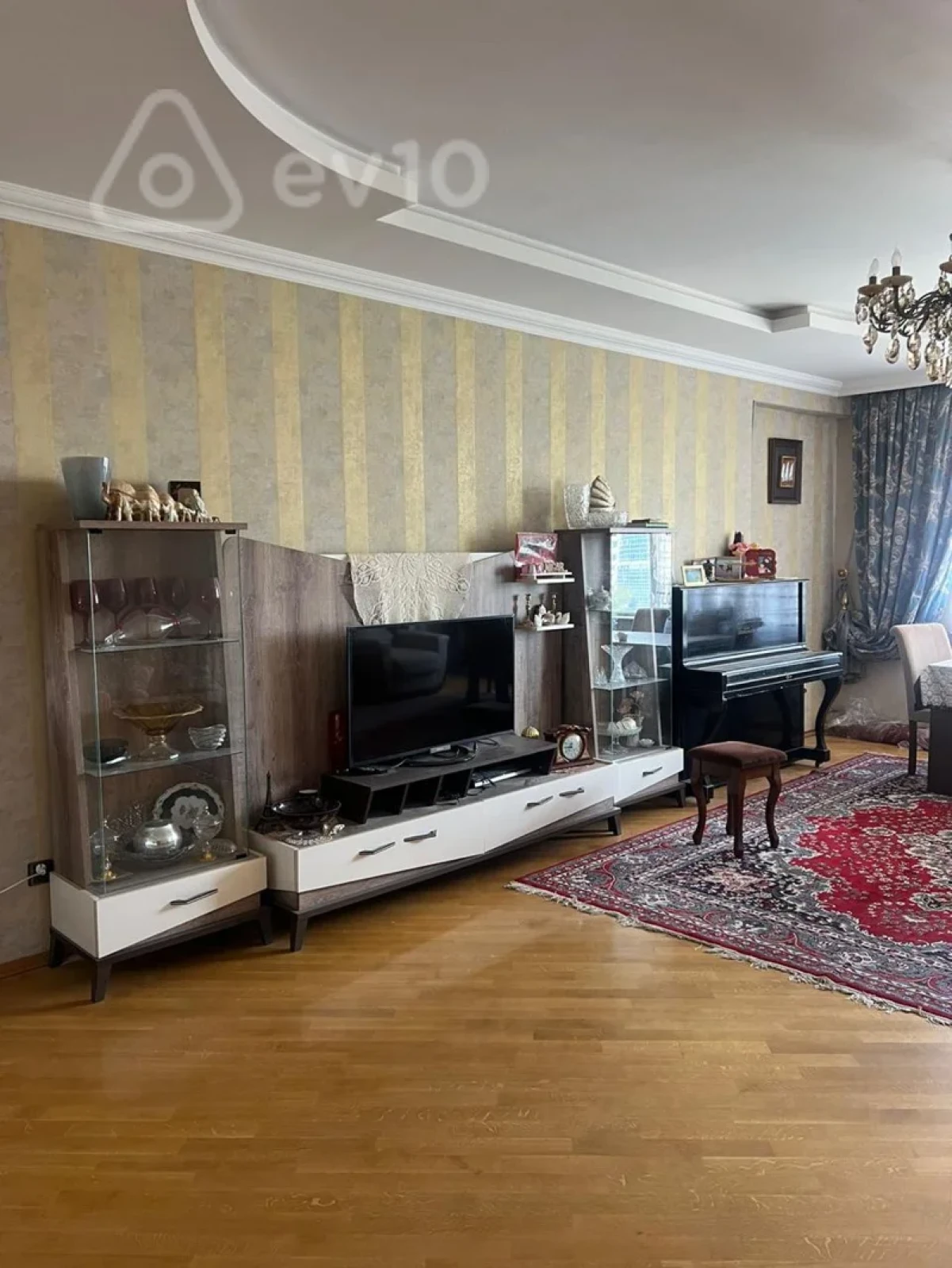 Kirayə verilir 3 otaqlı yeni tikili 150 m²