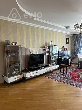 Kirayə verilir 3 otaqlı yeni tikili 150 m²