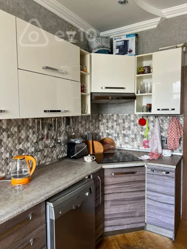 Kirayə verilir 3 otaqlı yeni tikili 150 m²