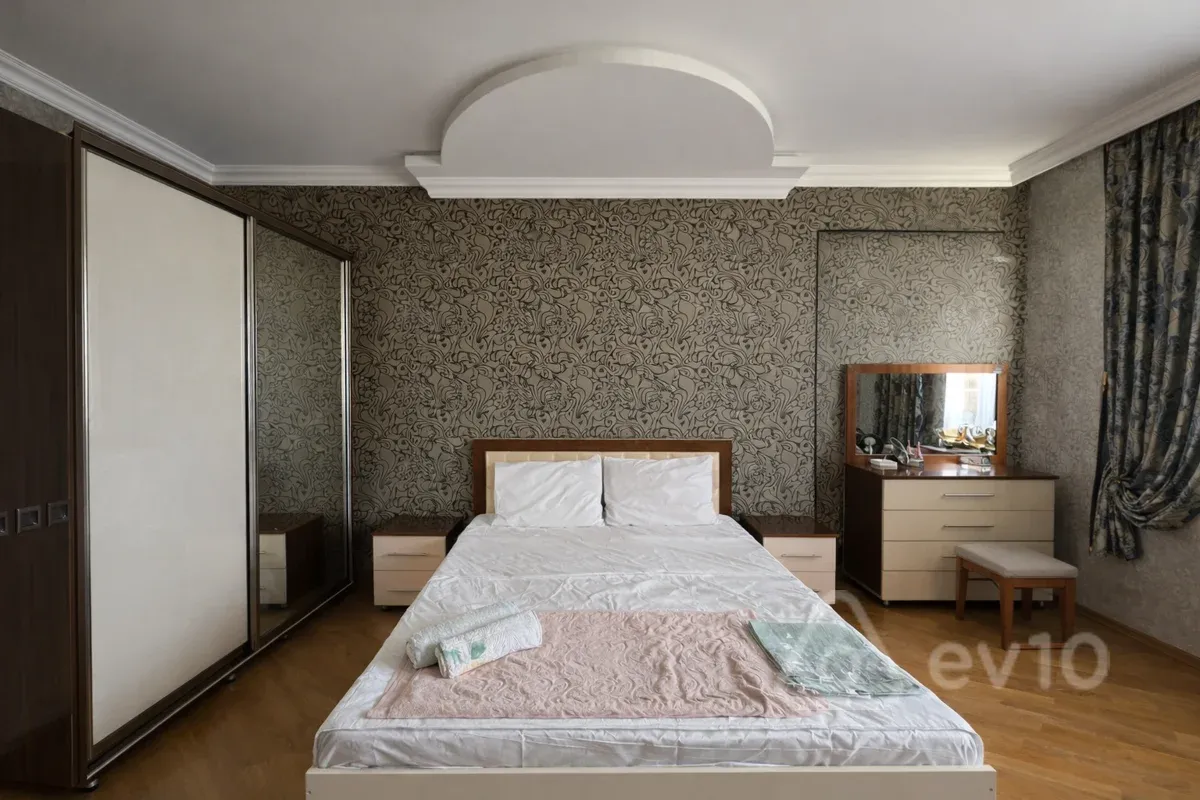 Kirayə verilir 3 otaqlı yeni tikili 150 m²