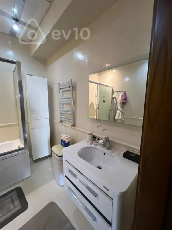 Kirayə verilir 3 otaqlı yeni tikili 150 m²