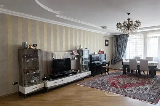 Kirayə verilir 3 otaqlı yeni tikili 150 m²