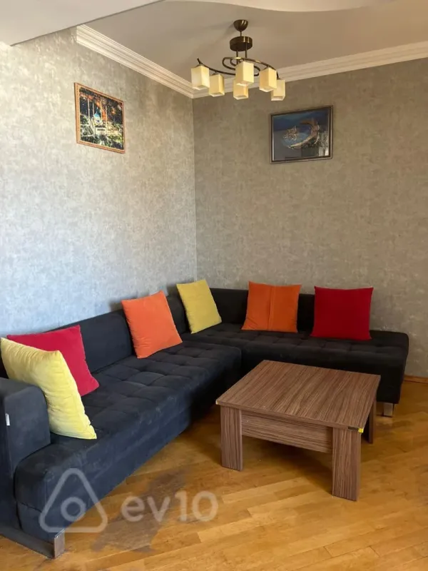 Kirayə verilir 3 otaqlı yeni tikili 150 m²