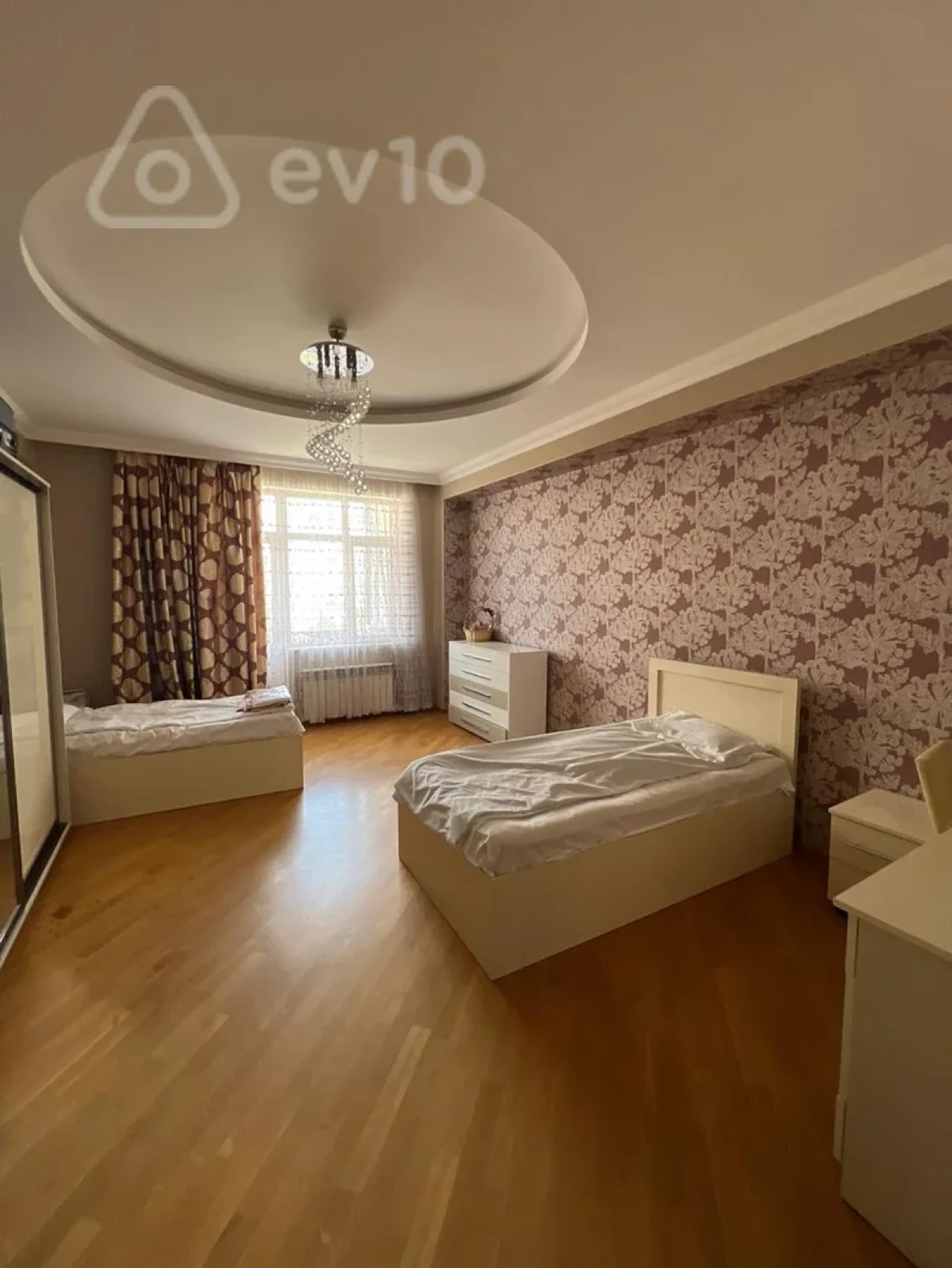 Kirayə verilir 3 otaqlı yeni tikili 150 m²