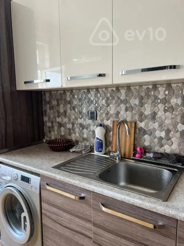 Kirayə verilir 3 otaqlı yeni tikili 150 m²