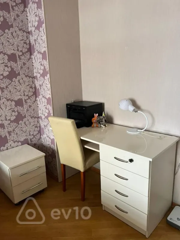 Kirayə verilir 3 otaqlı yeni tikili 150 m²