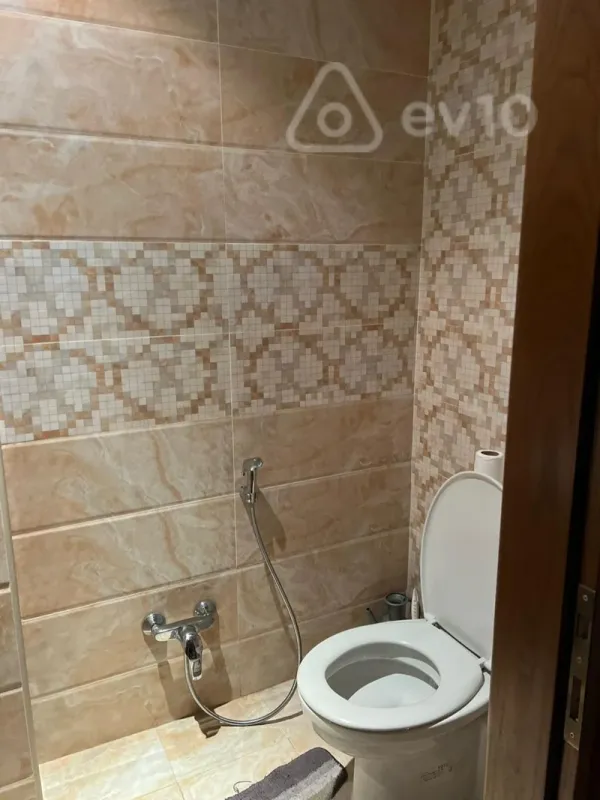 Kirayə verilir 3 otaqlı yeni tikili 150 m²