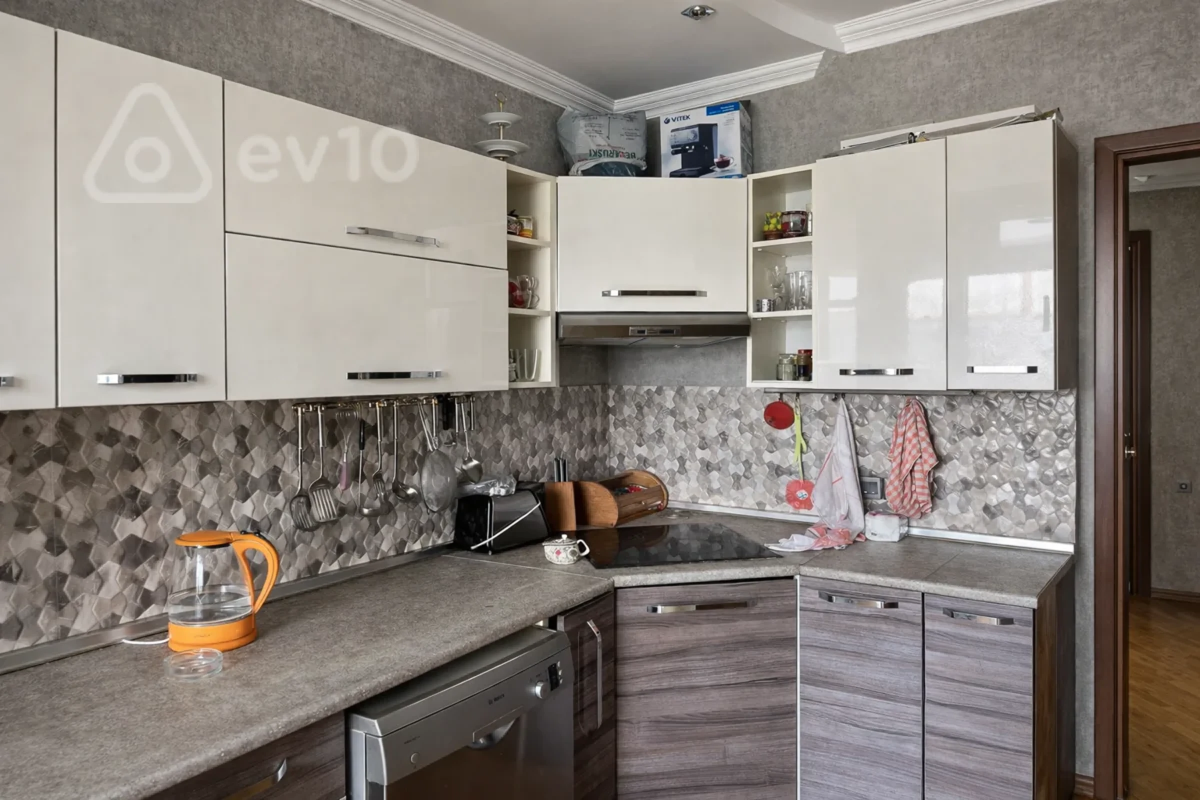 Kirayə verilir 3 otaqlı yeni tikili 150 m²