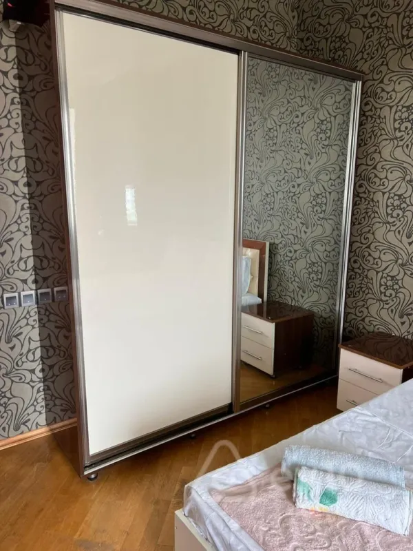 Kirayə verilir 3 otaqlı yeni tikili 150 m²