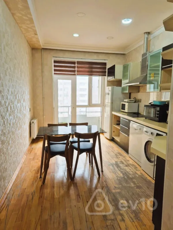 Kirayə verilir 2 otaqlı yeni tikili 80 m²