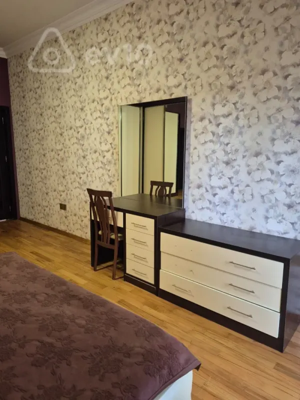 Kirayə verilir 2 otaqlı yeni tikili 80 m²