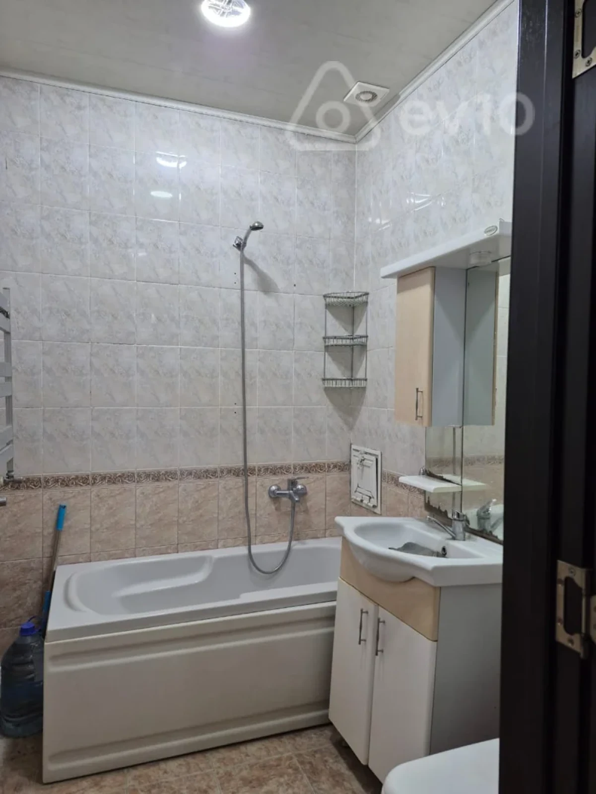 Kirayə verilir 2 otaqlı yeni tikili 80 m²