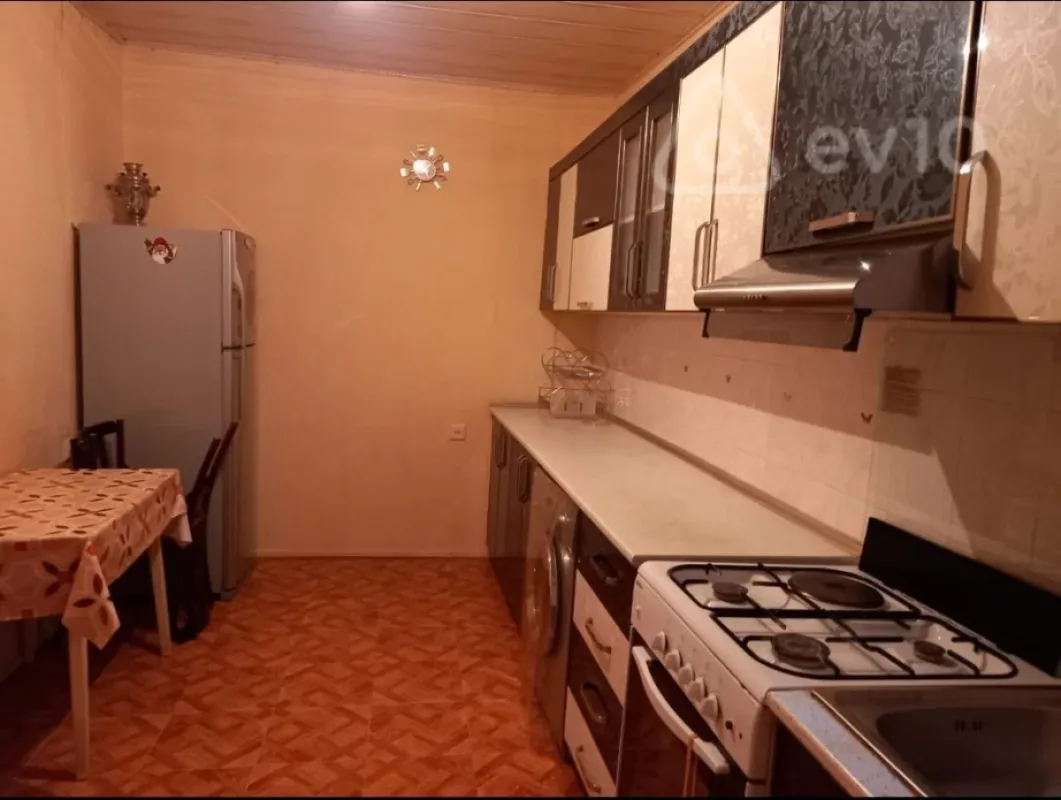 Kirayə verilir 3 otaqlı köhnə tikili 70 m²