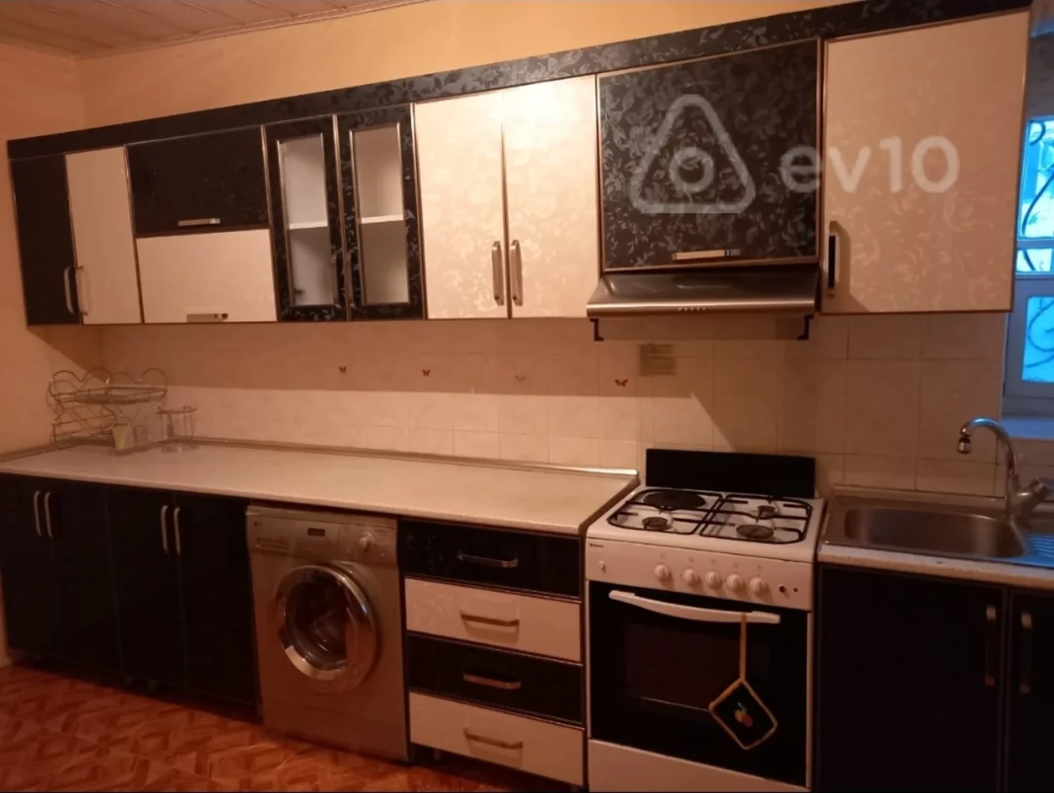 Kirayə verilir 3 otaqlı köhnə tikili 70 m²