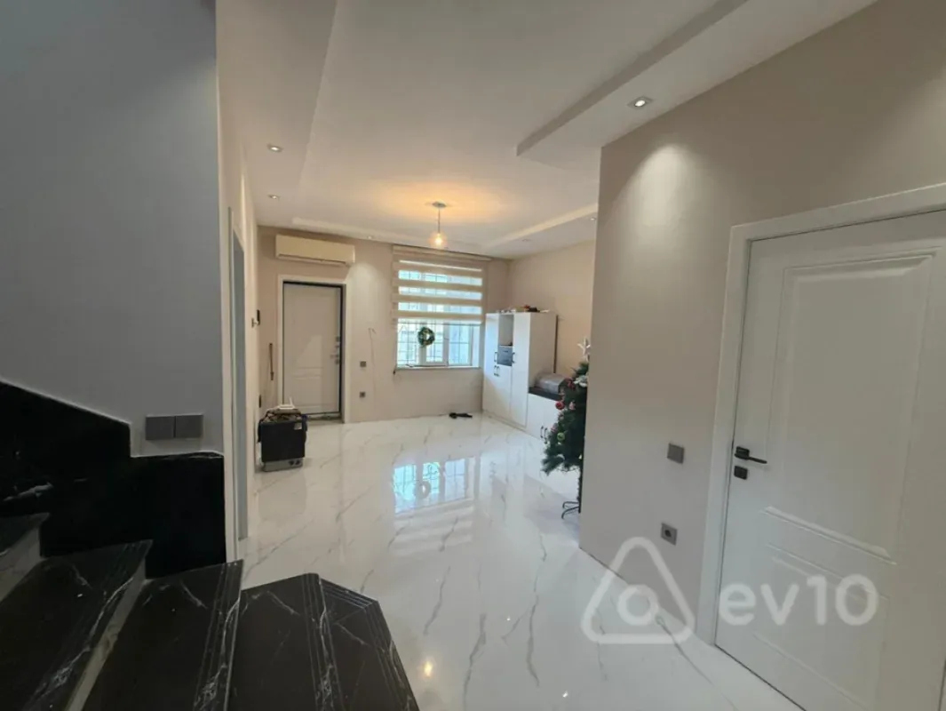 Satılır 6 otaqlı həyət evi 230 m²
