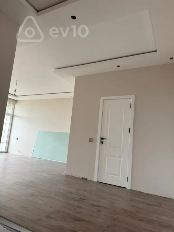 Satılır 6 otaqlı həyət evi 230 m²