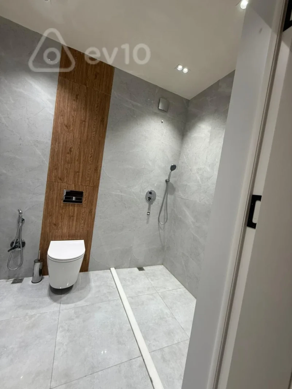 Satılır 6 otaqlı həyət evi 230 m²