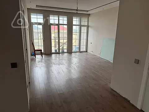 Satılır 6 otaqlı həyət evi 230 m²