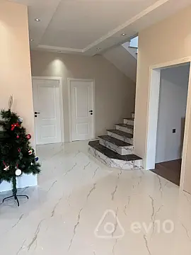 Satılır 6 otaqlı həyət evi 230 m²