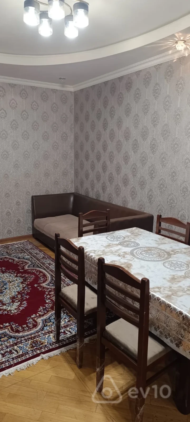 Kirayə verilir 3 otaqlı köhnə tikili 85 m²