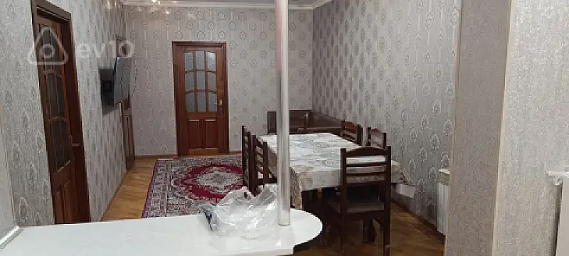 Kirayə verilir 3 otaqlı köhnə tikili 85 m²