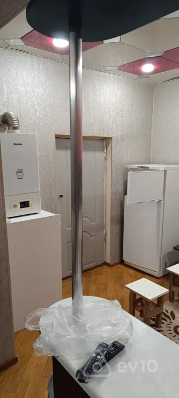 Kirayə verilir 3 otaqlı köhnə tikili 85 m²