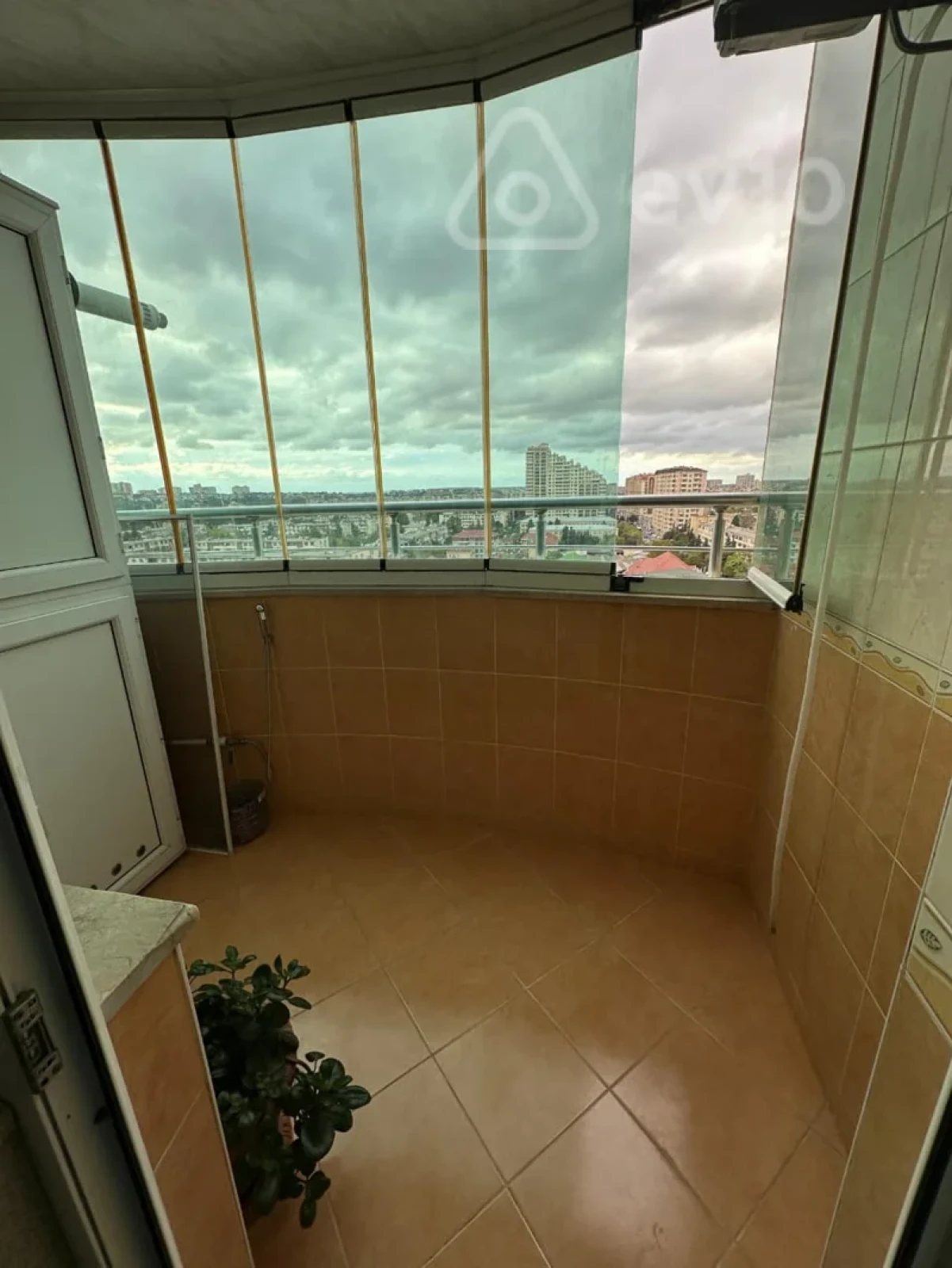 Kirayə verilir 3 otaqlı yeni tikili 96 m²