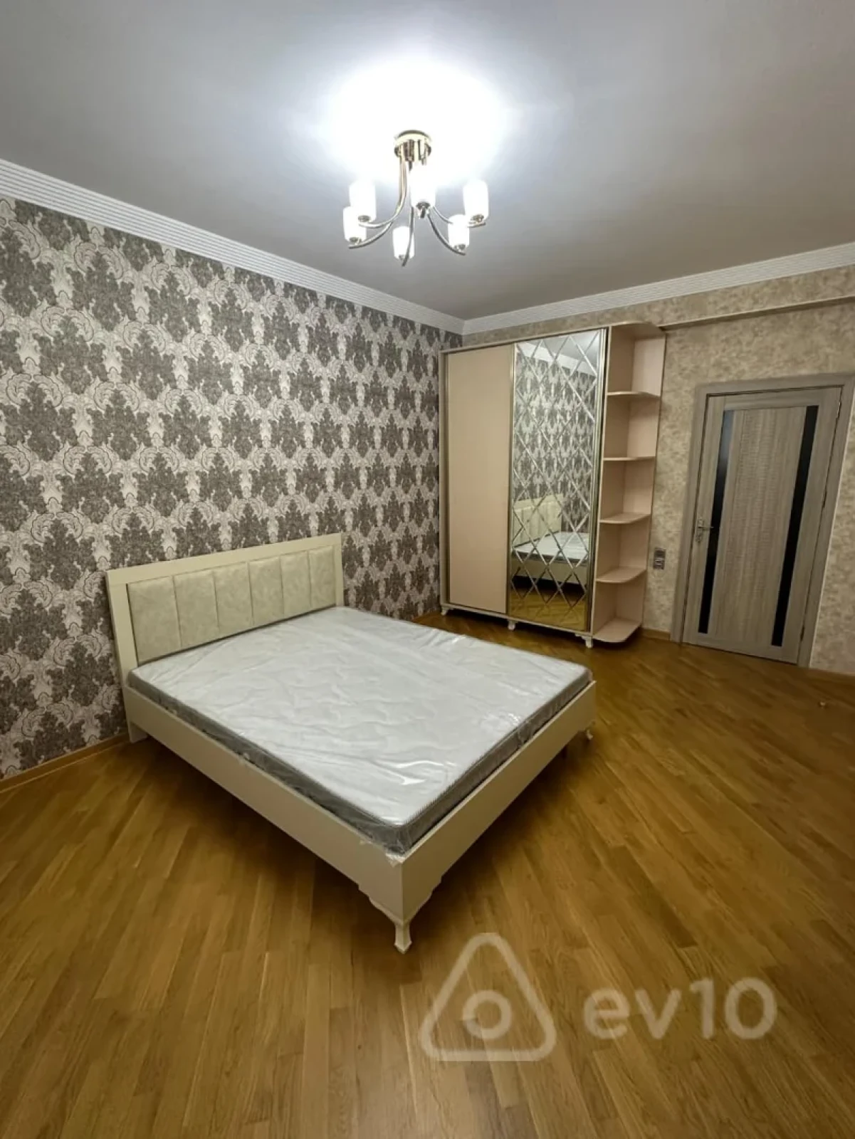 Kirayə verilir 3 otaqlı yeni tikili 96 m²