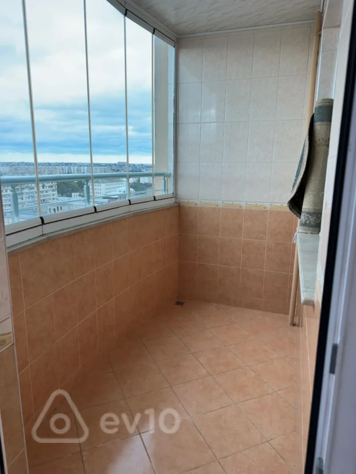 Kirayə verilir 3 otaqlı yeni tikili 96 m²