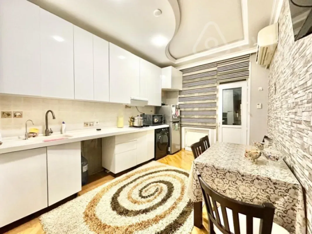 Satılır 3 otaqlı yeni tikili 140 m²