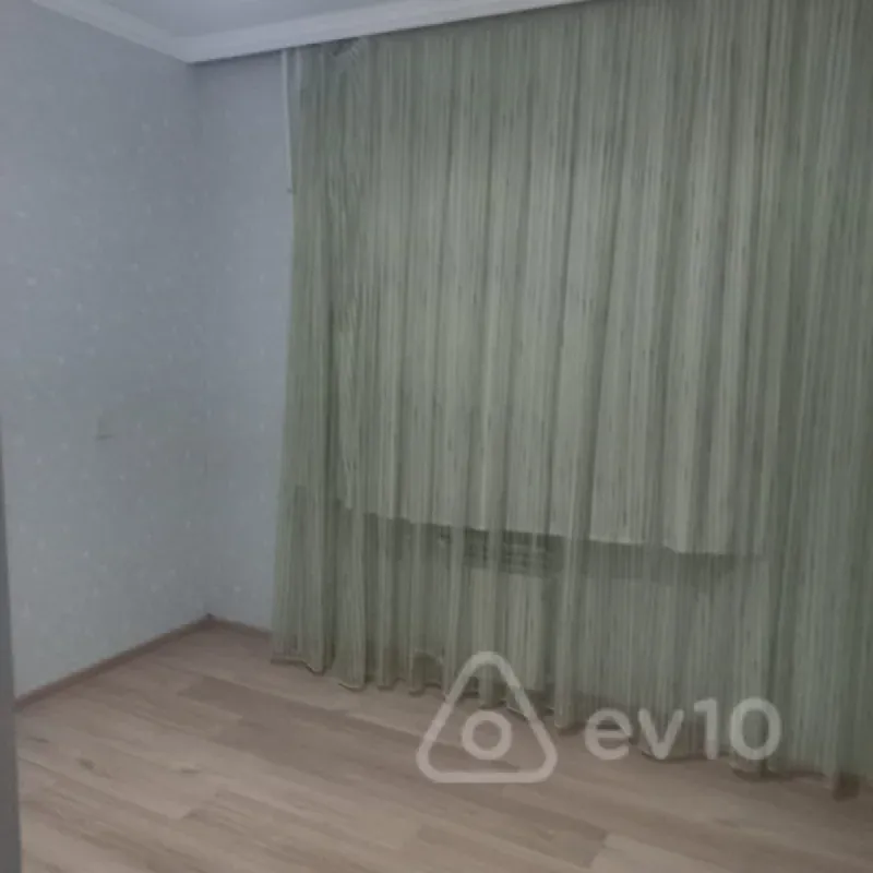 Kirayə verilir 3 otaqlı köhnə tikili 70 m²