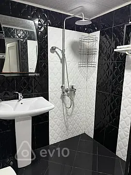 Kirayə verilir 2 otaqlı köhnə tikili 75 m²