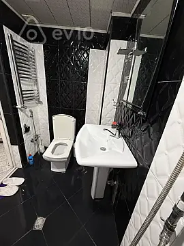 Kirayə verilir 2 otaqlı köhnə tikili 75 m²