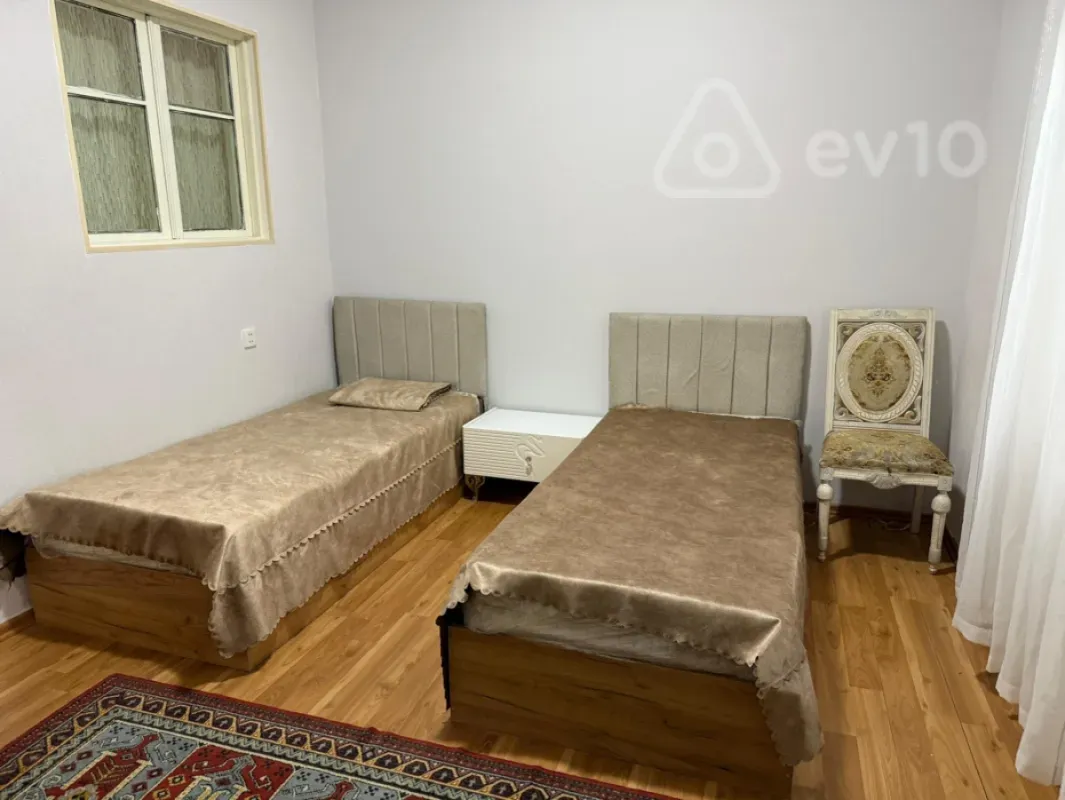Kirayə verilir 2 otaqlı köhnə tikili 75 m²