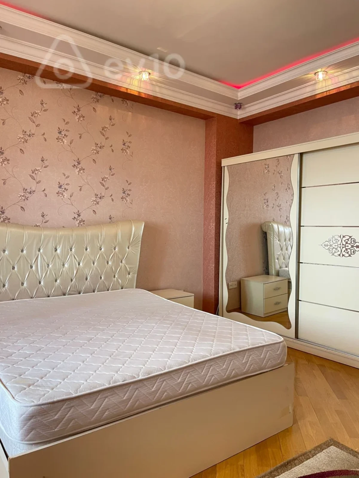 Kirayə verilir 2 otaqlı yeni tikili 100 m²