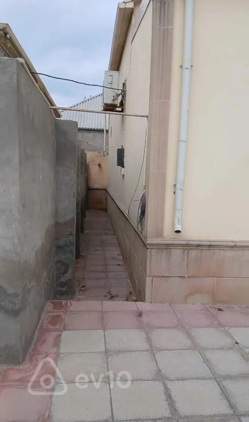 Satılır 4 otaqlı həyət evi 160 m²