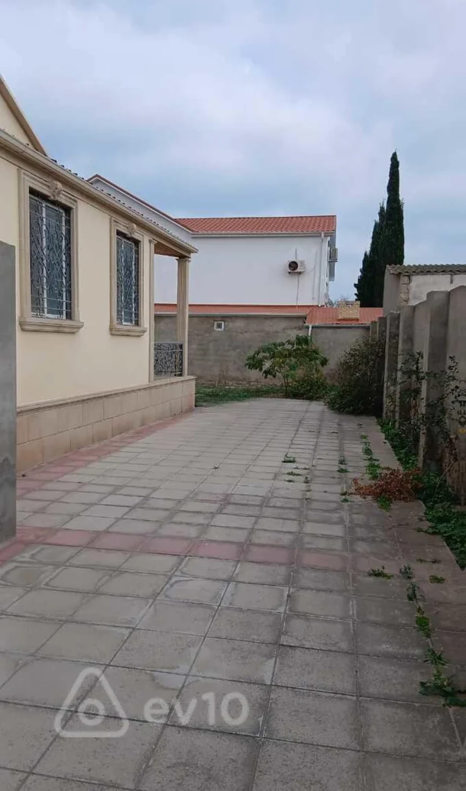 Satılır 4 otaqlı həyət evi 160 m²