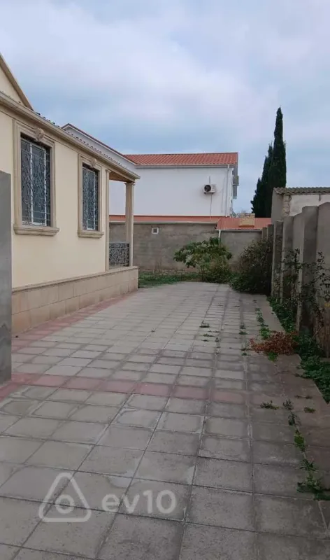 Satılır 4 otaqlı həyət evi 160 m²