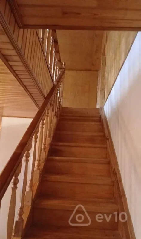 Satılır 4 otaqlı həyət evi 160 m²