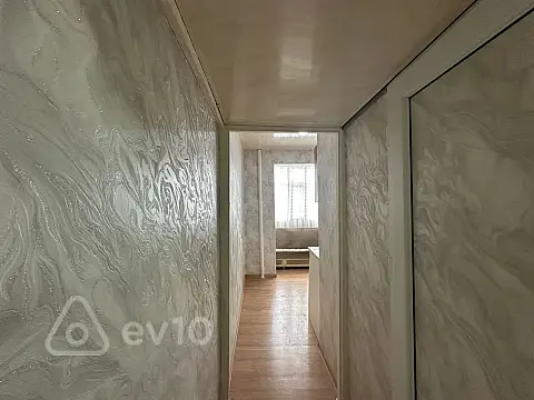 Satılır 1 otaqlı köhnə tikili 45 m²