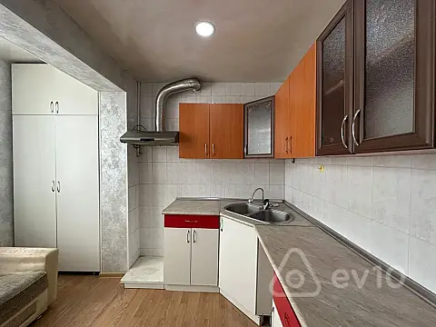 Satılır 1 otaqlı köhnə tikili 45 m²
